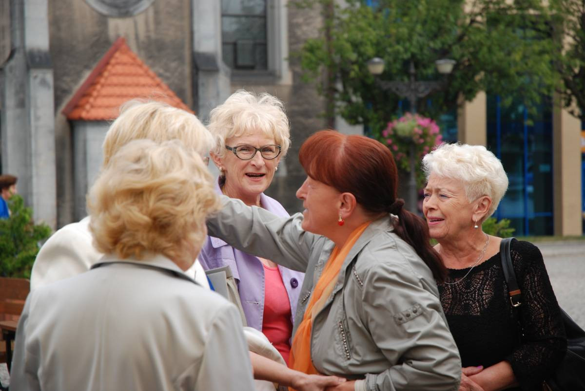 Spotkały się 50 lat po maturze