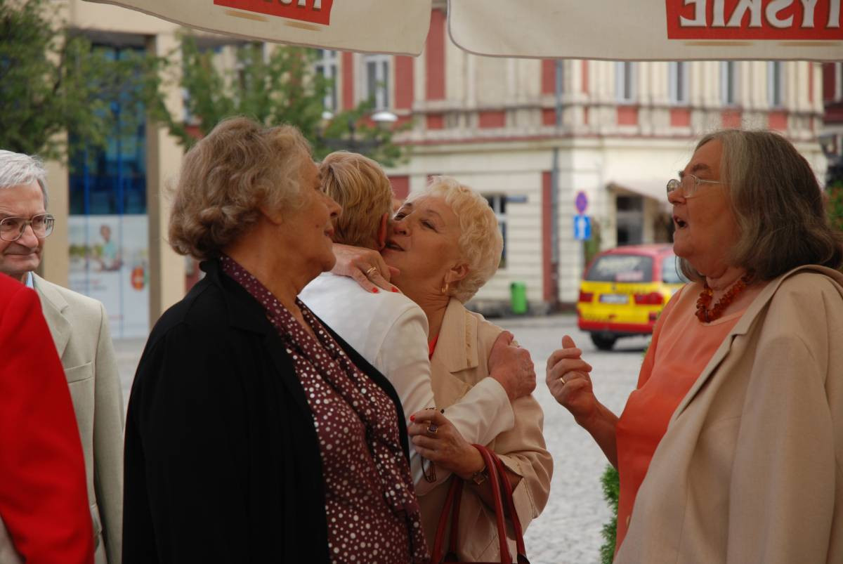 Spotkały się 50 lat po maturze