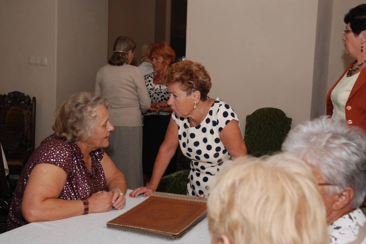 Spotkały się 50 lat po maturze