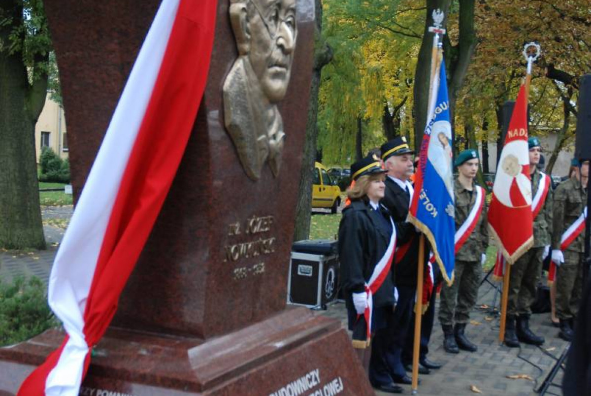 Pomnik budowniczego magistrali