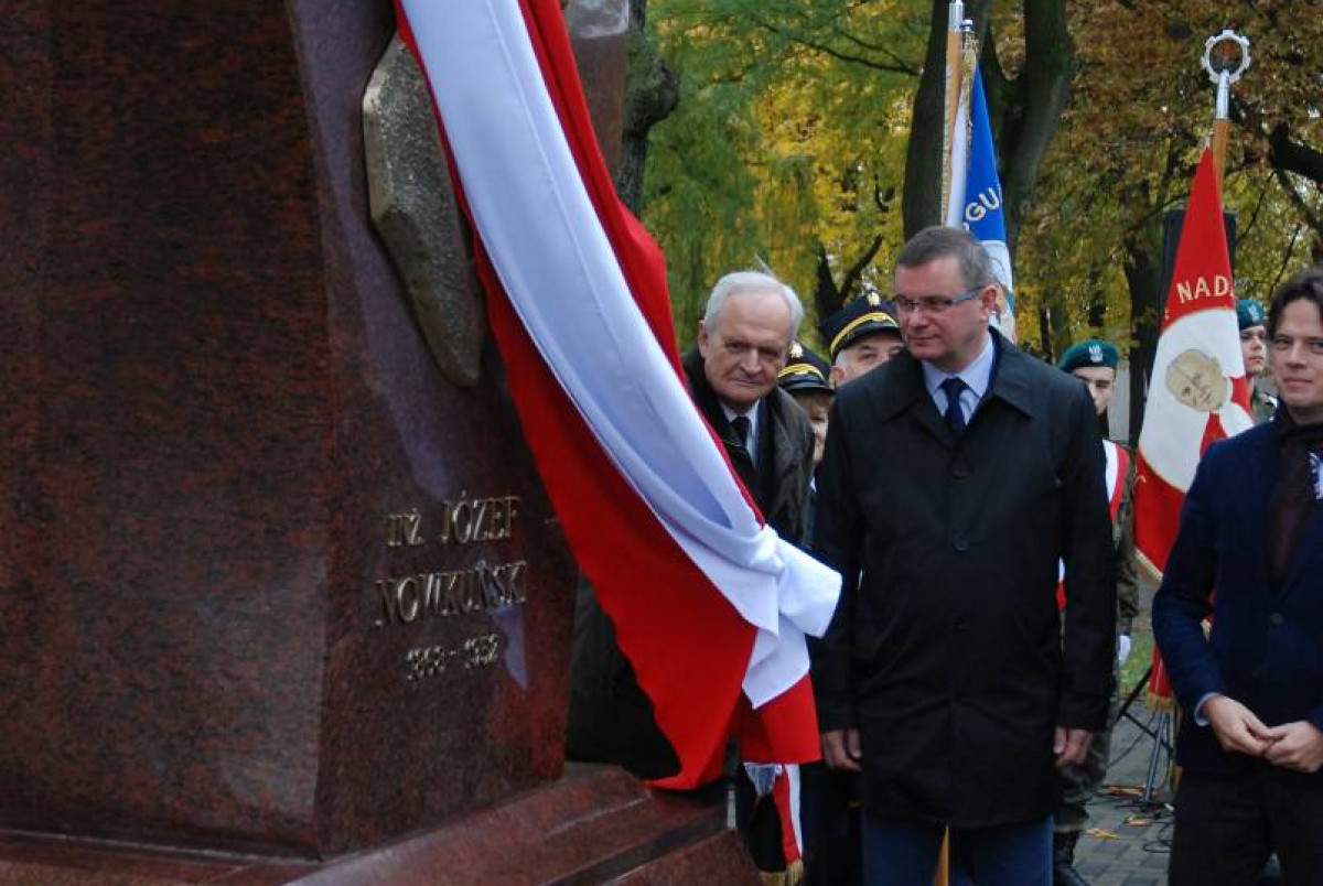 Pomnik budowniczego magistrali
