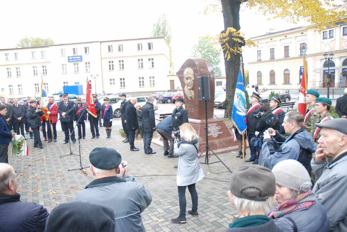 Pomnik budowniczego magistrali