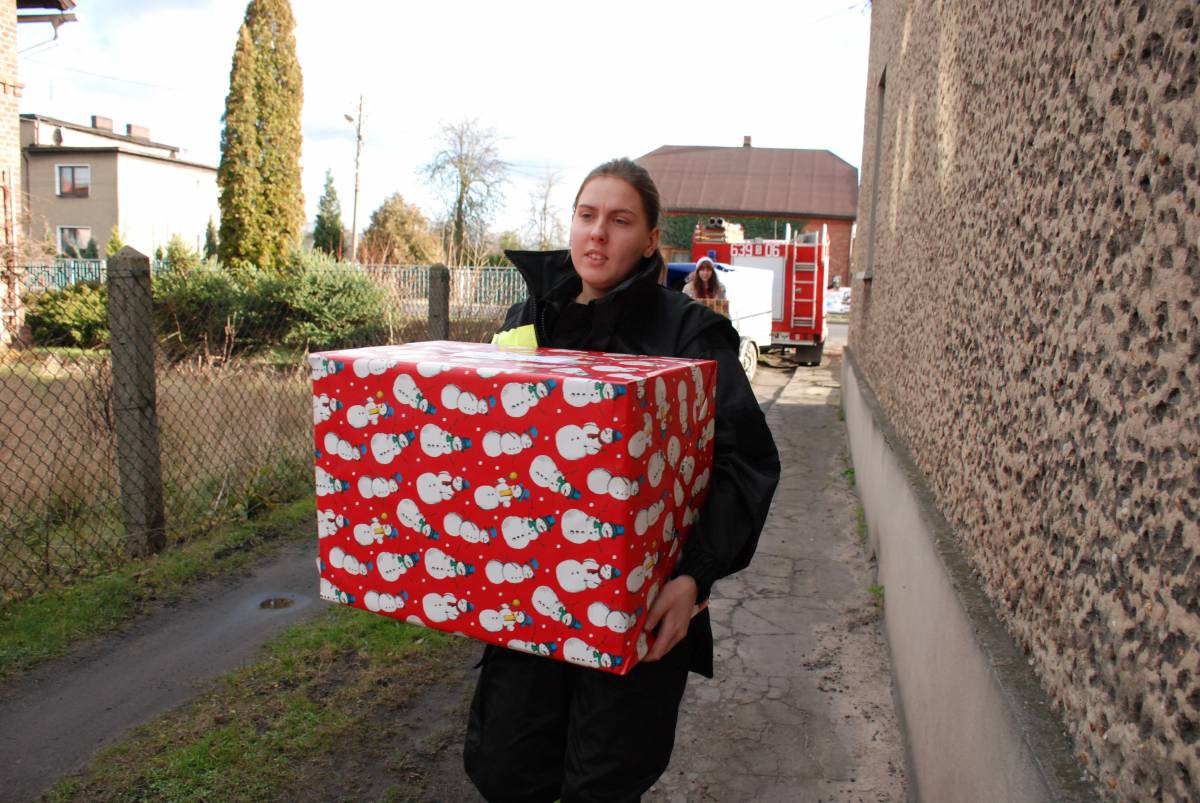 Prawie 100 rodzin z paczką