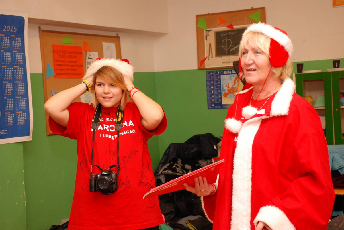 Prawie 100 rodzin z paczką