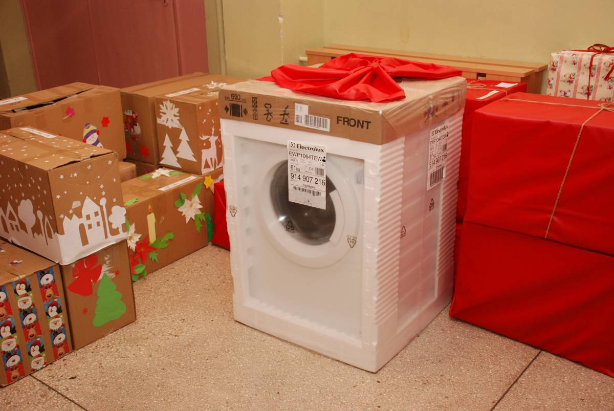 Prawie 100 rodzin z paczką