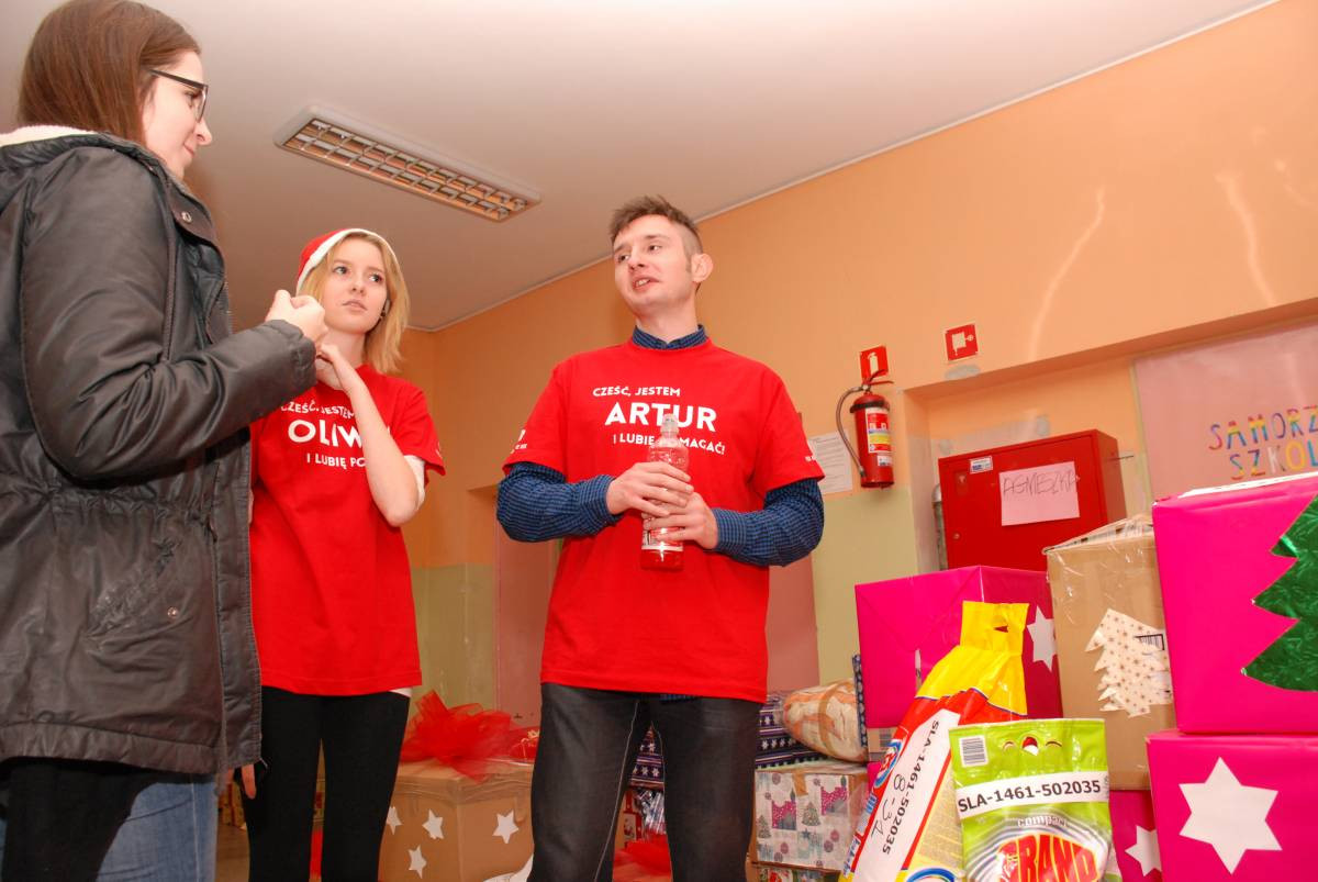 Prawie 100 rodzin z paczką