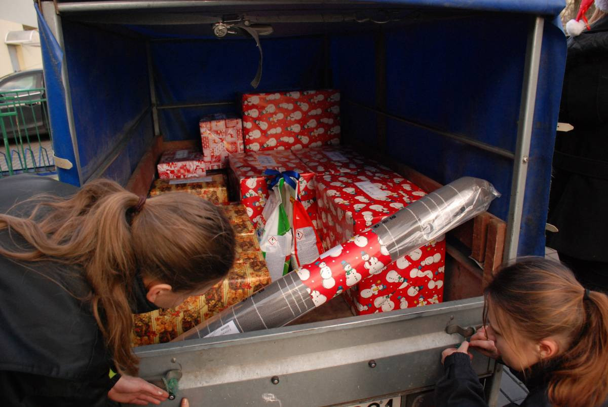 Prawie 100 rodzin z paczką