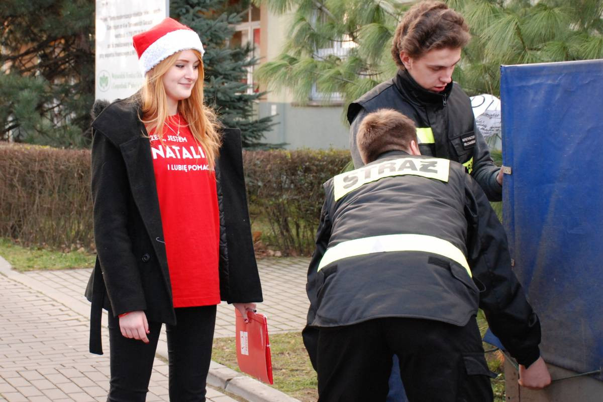 Prawie 100 rodzin z paczką