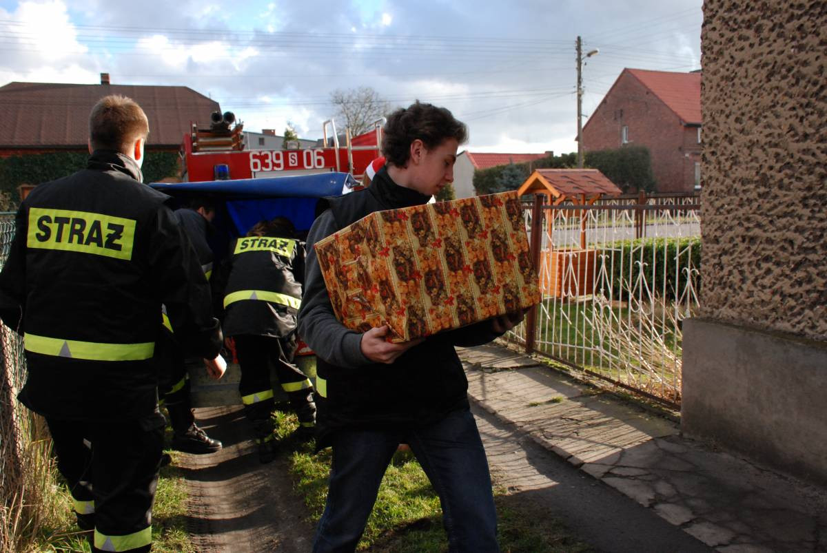 Prawie 100 rodzin z paczką