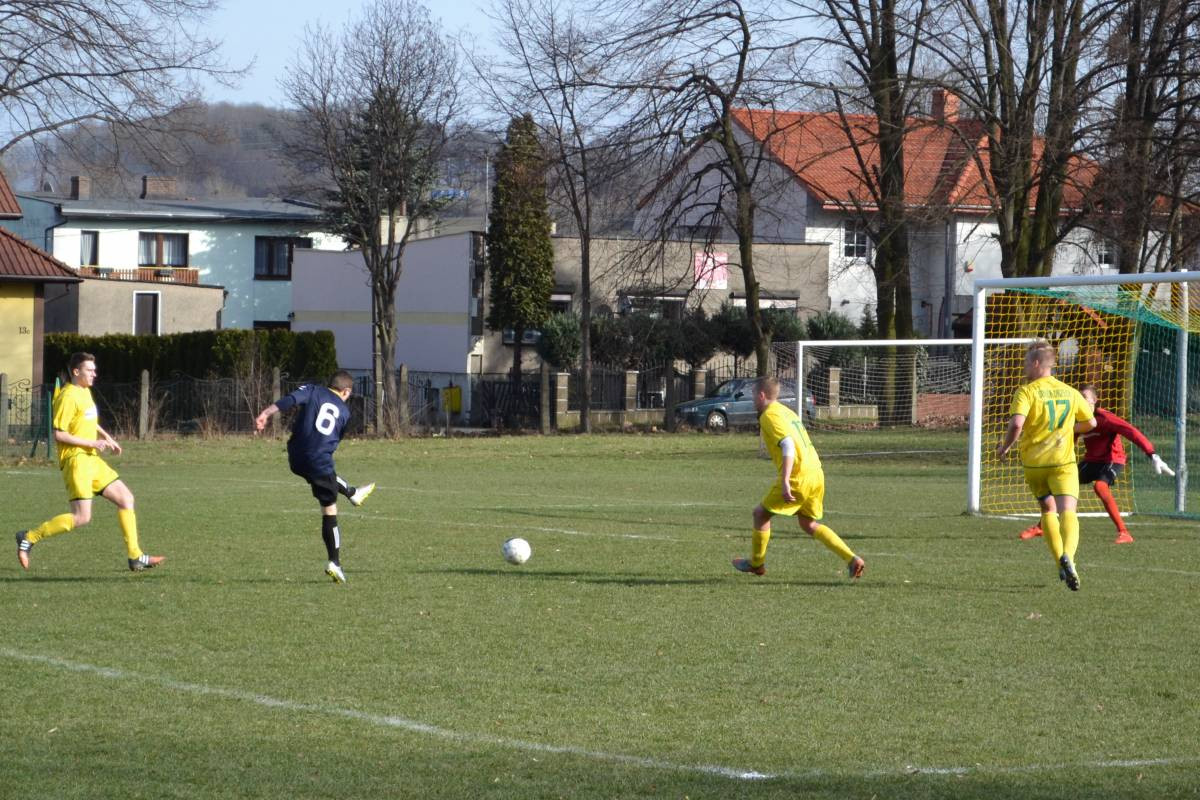 Sokół w szponach Orła