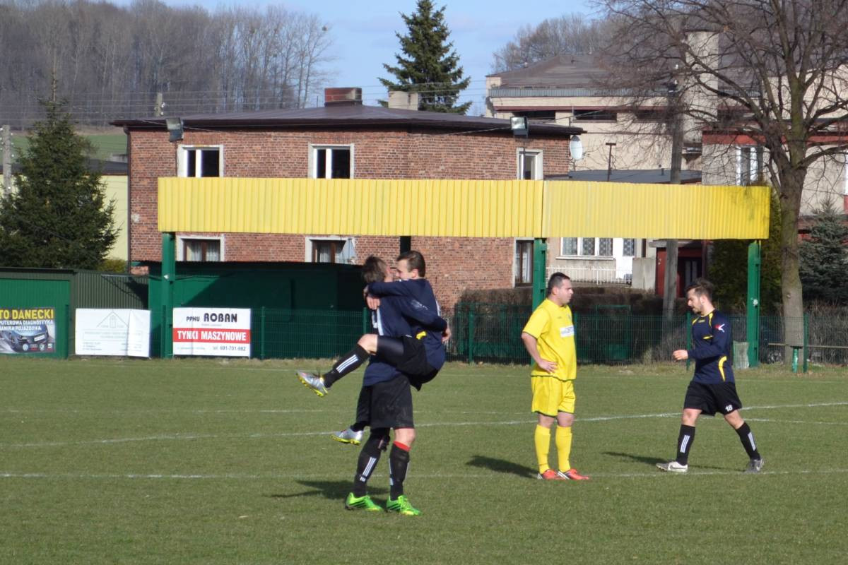 Sokół w szponach Orła