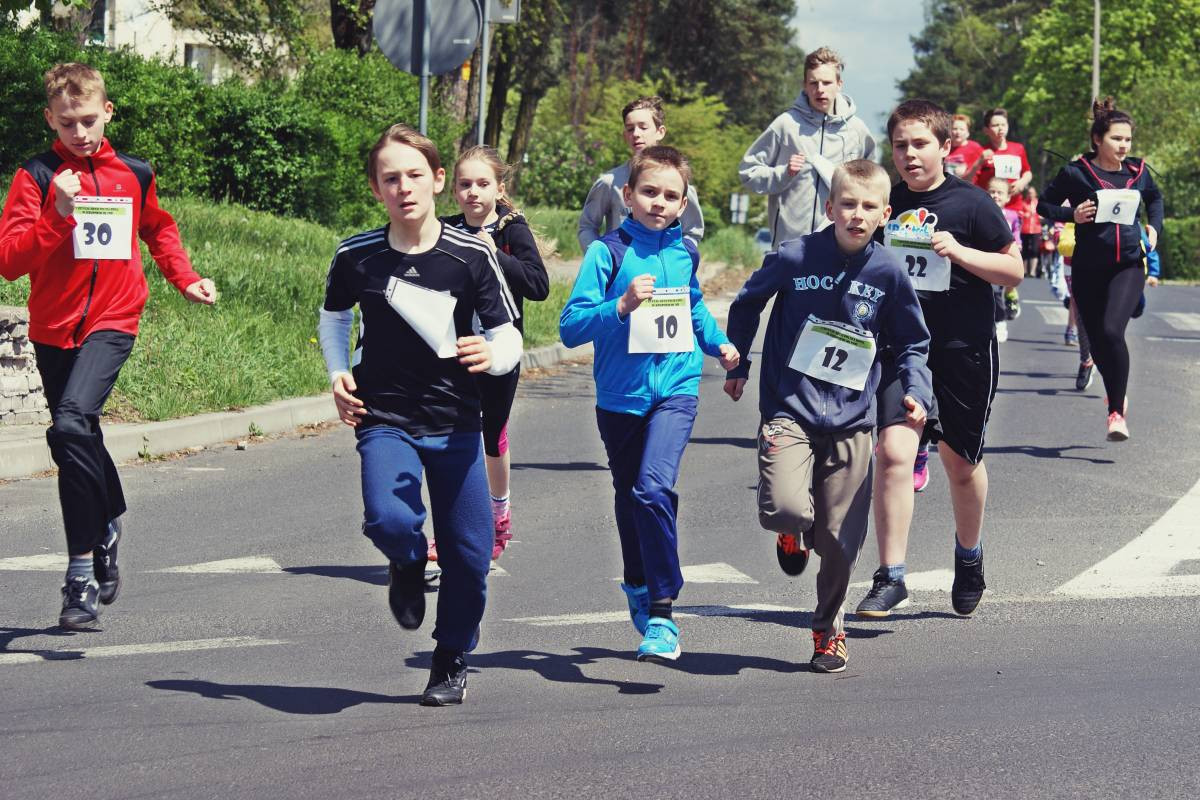 Biegali, maszerowali, jeździli