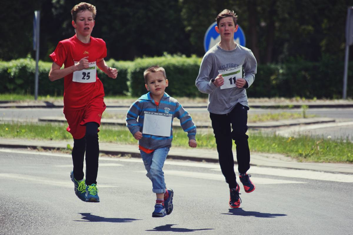 Biegali, maszerowali, jeździli