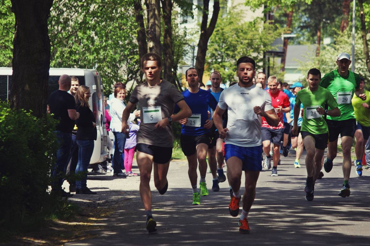 Biegali, maszerowali, jeździli