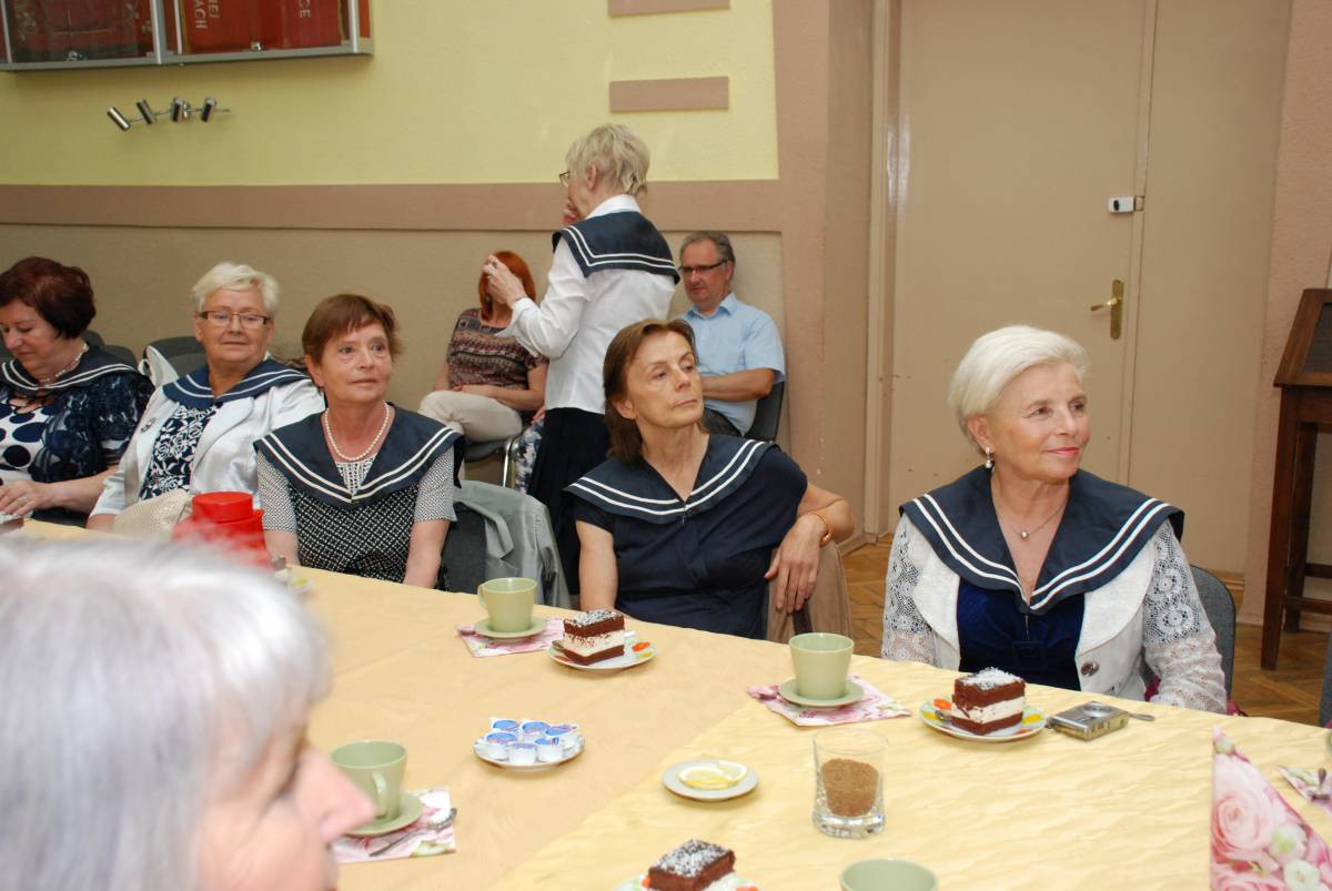 Spotkały się 50 lat po maturze