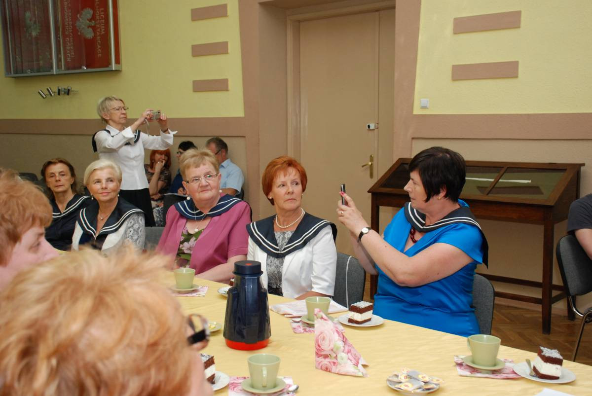 Spotkały się 50 lat po maturze