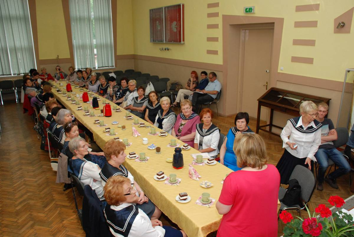 Spotkały się 50 lat po maturze