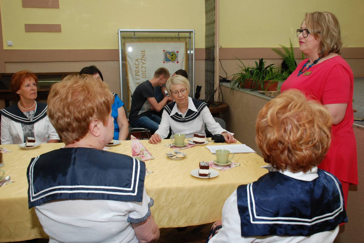 Spotkały się 50 lat po maturze