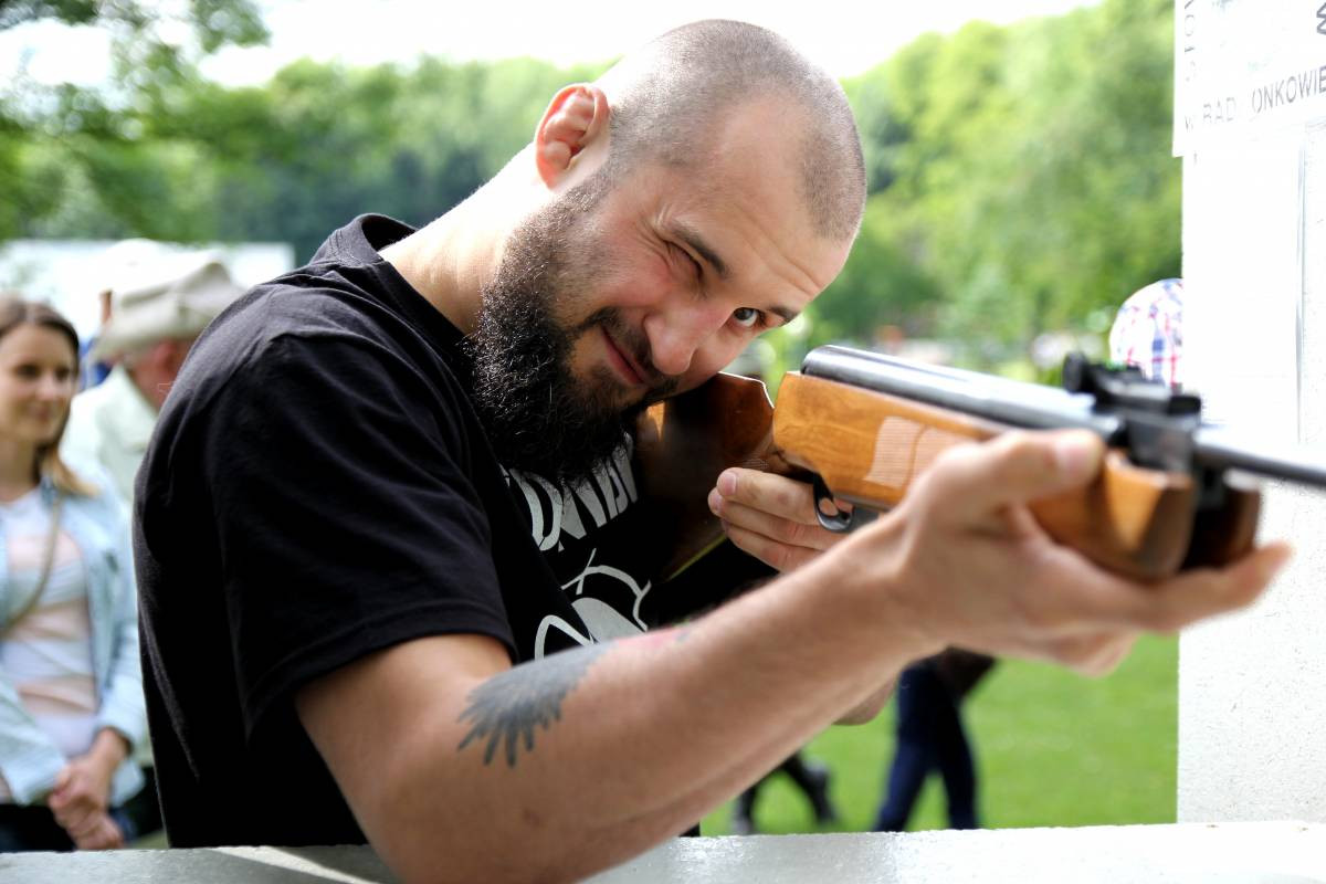 Wiatrówka, proca, łuk