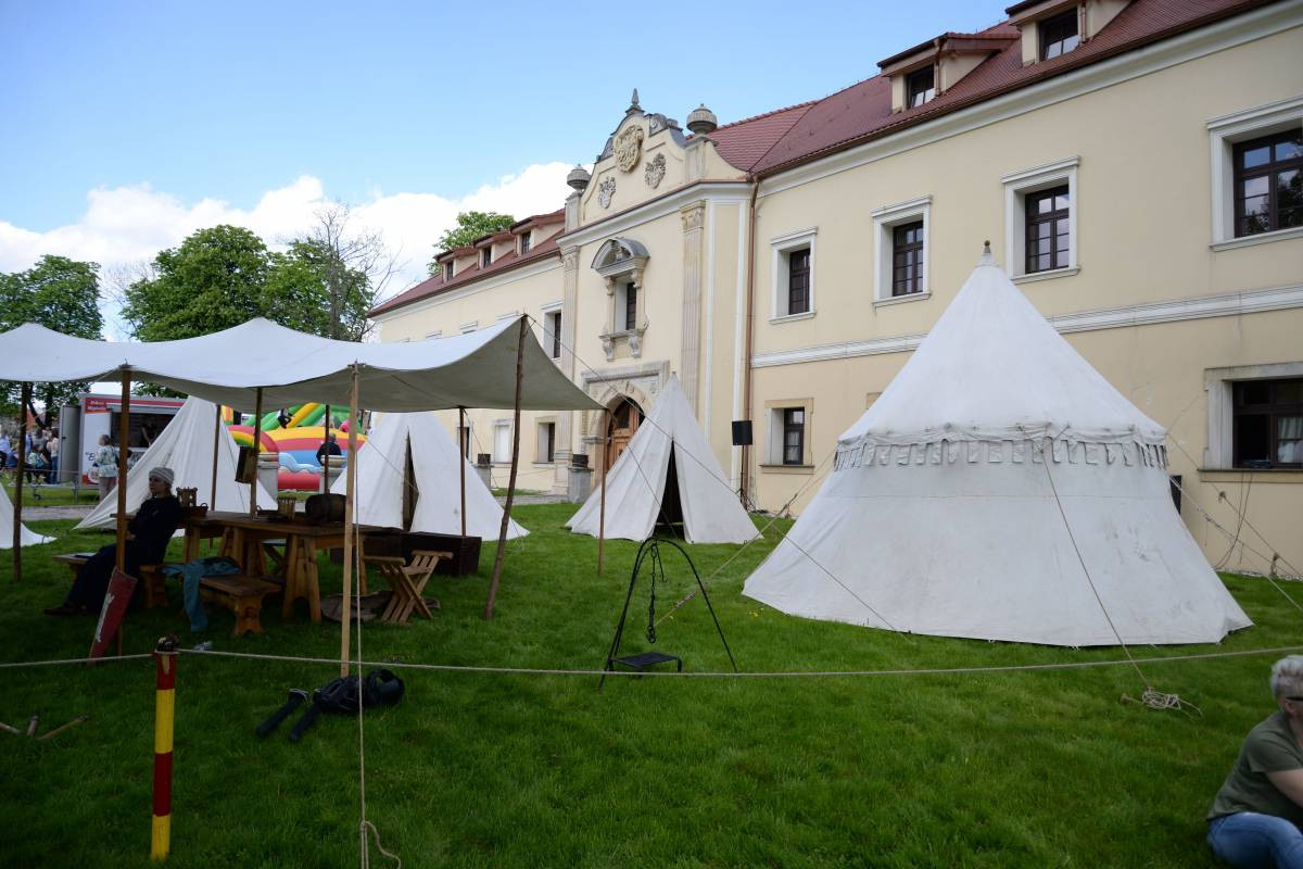 Potykali się i tańczyli [FILM]