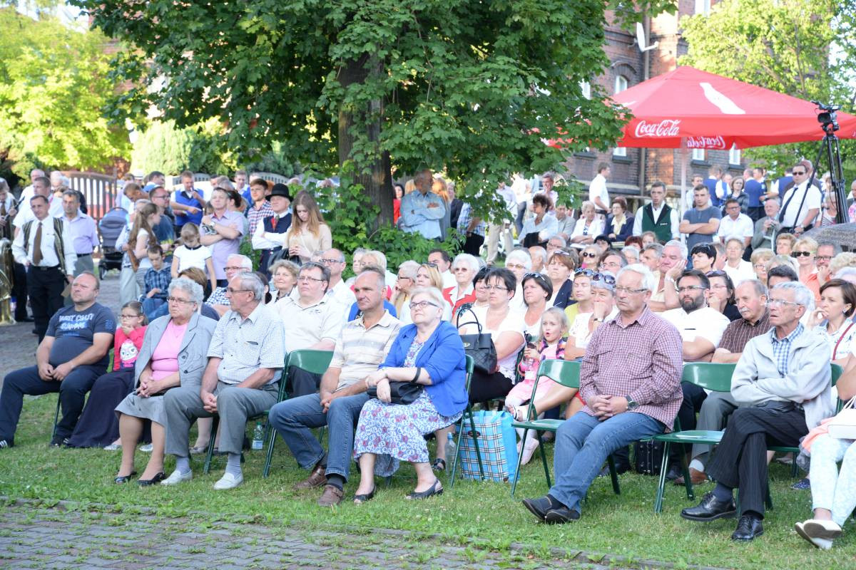 Marsz na dziesięć orkiestr [FILM]