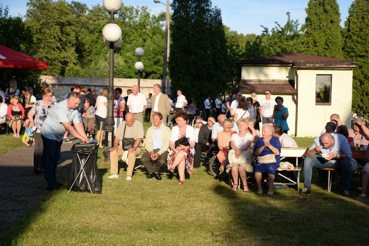 Marsz na dziesięć orkiestr [FILM]