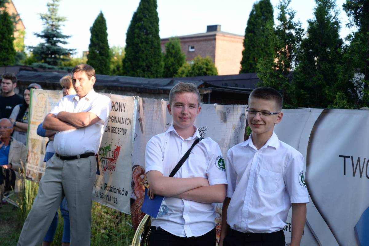 Marsz na dziesięć orkiestr [FILM]