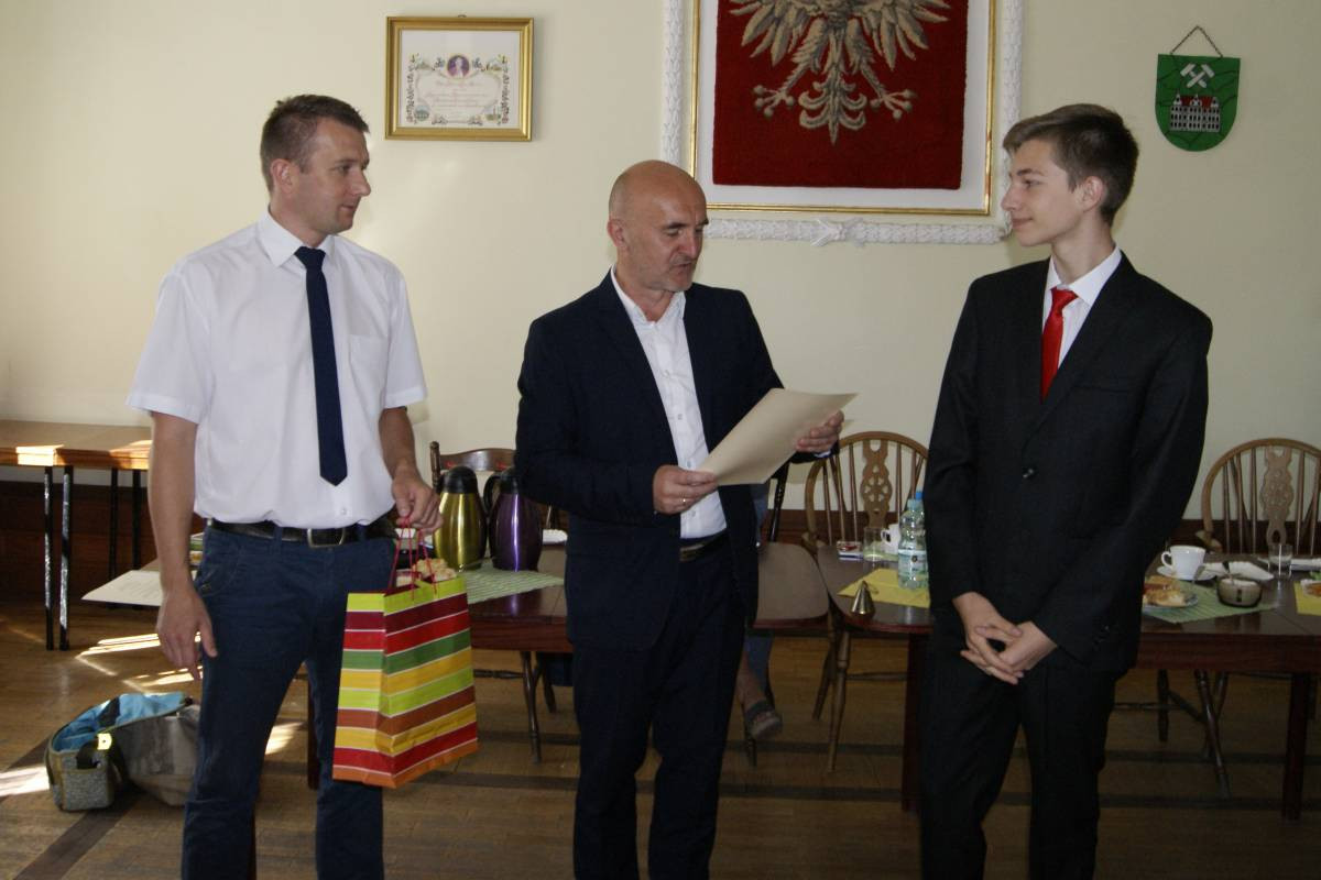 W Tworogu docenili najlepszych gimnazjalistów
