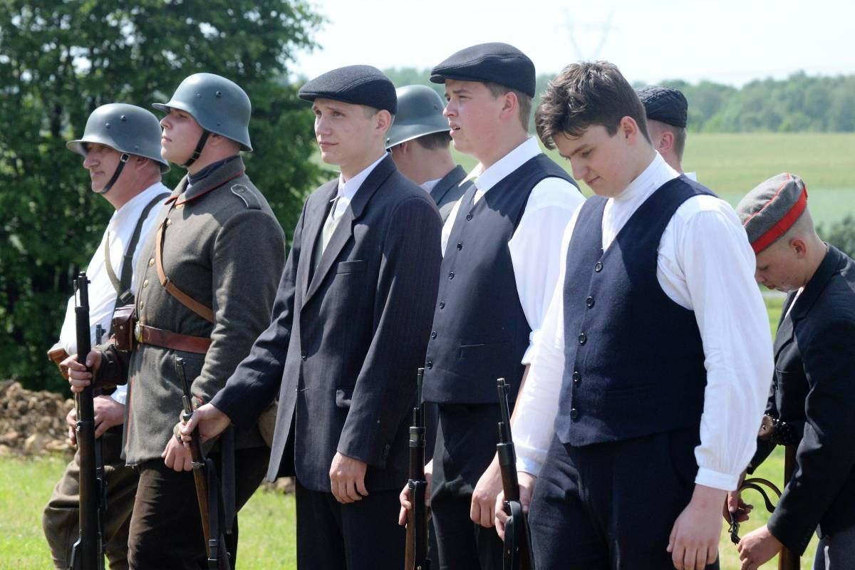 Strzały pod kopcem [FILM]