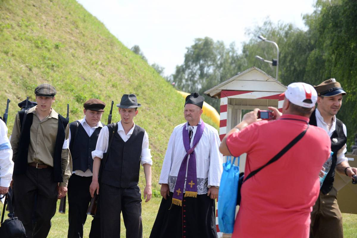 Strzały pod kopcem [FILM]