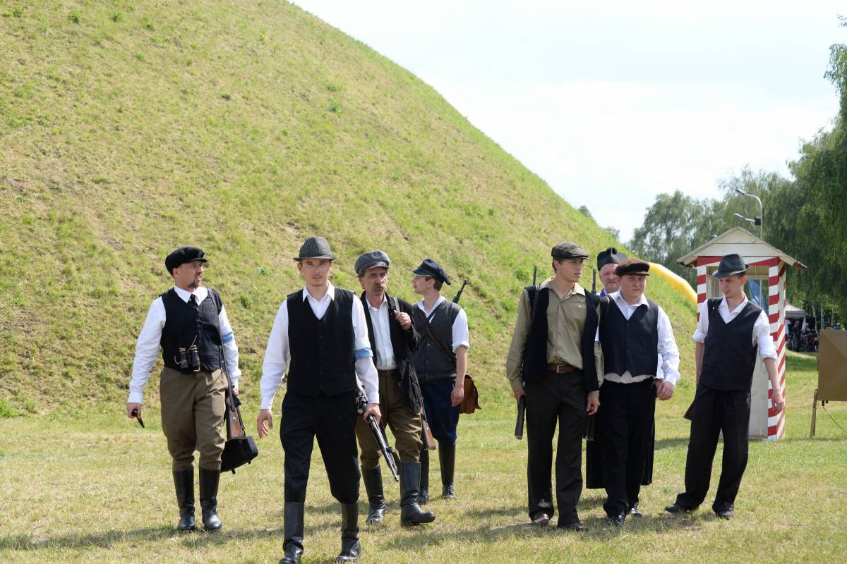 Strzały pod kopcem [FILM]