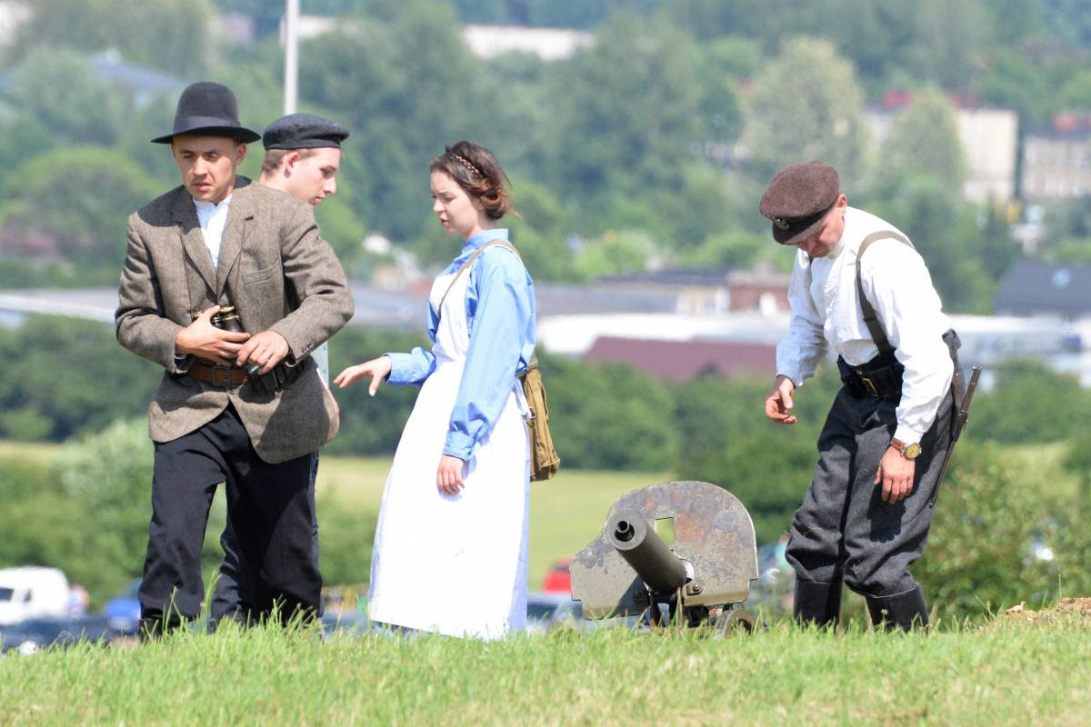 Strzały pod kopcem [FILM]