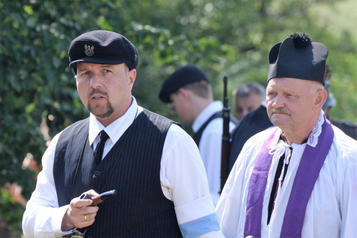 Strzały pod kopcem [FILM]