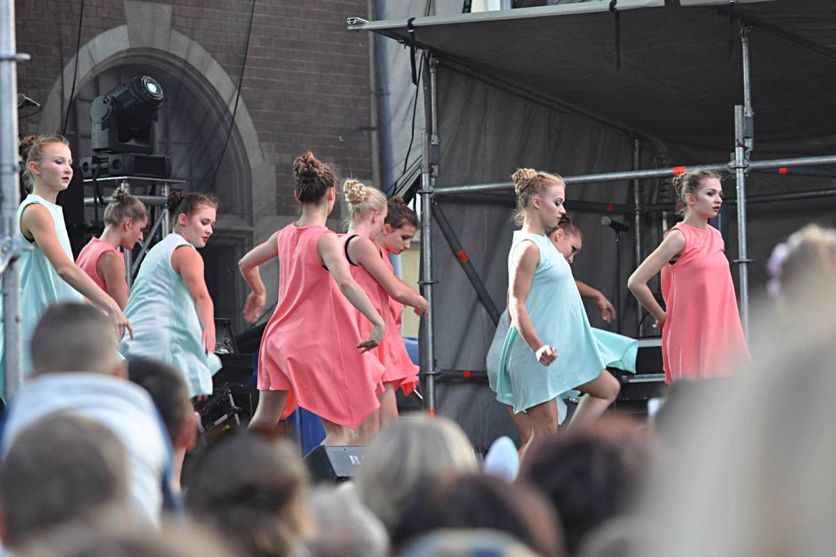 Gwarki, sobota, bawimy się dalej (FILM)