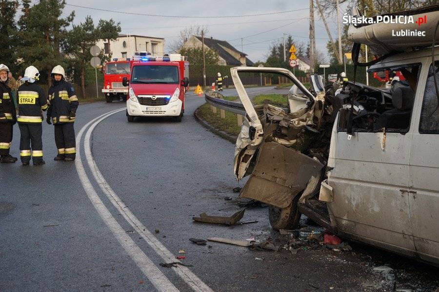 Zderzenie ciężarówki z busem. Policja opublikowała zdjęcia z miejsca wypadku