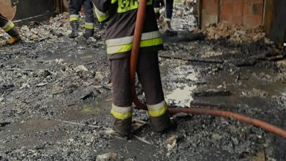 Pożar: 28-latka i 3-miesięczne dziecko w szpitalu