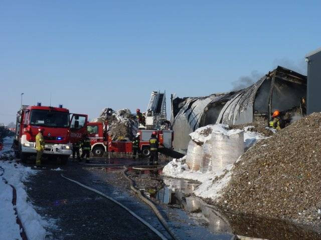 Pięć pożarów w firmach zajmujących się odpadami