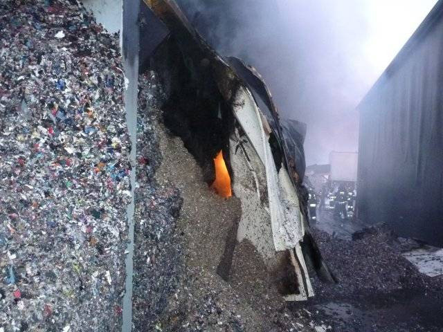 Pięć pożarów w firmach zajmujących się odpadami