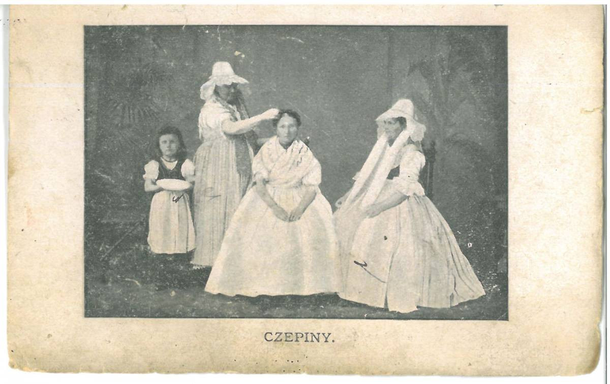 Do ślubu w czarnej kiecce i z zielonym wstążkami