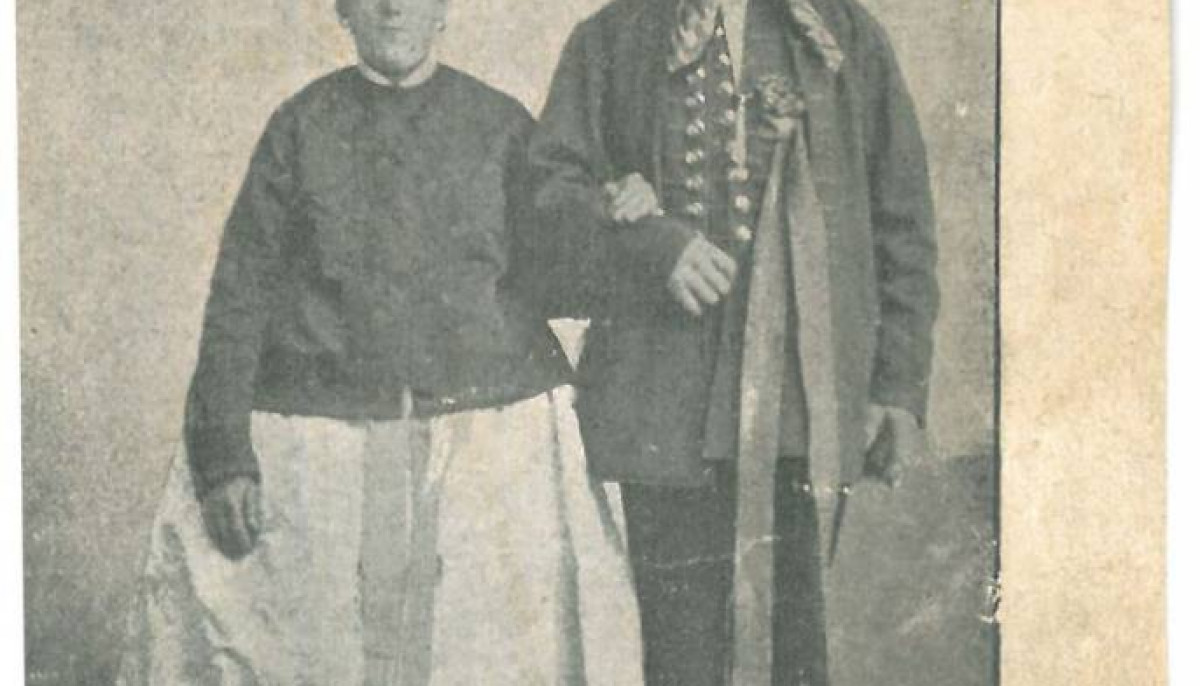 Do ślubu w czarnej kiecce i z zielonym wstążkami