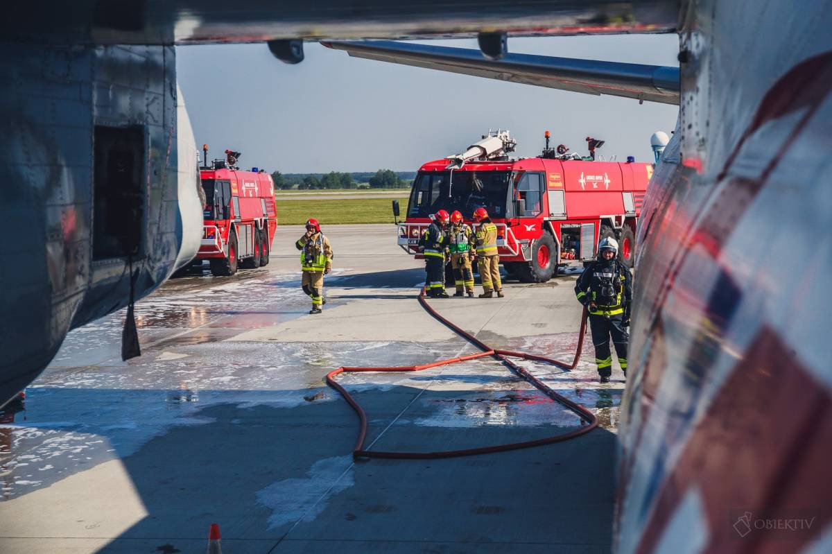 Samolot w ogniu. 15 rannych