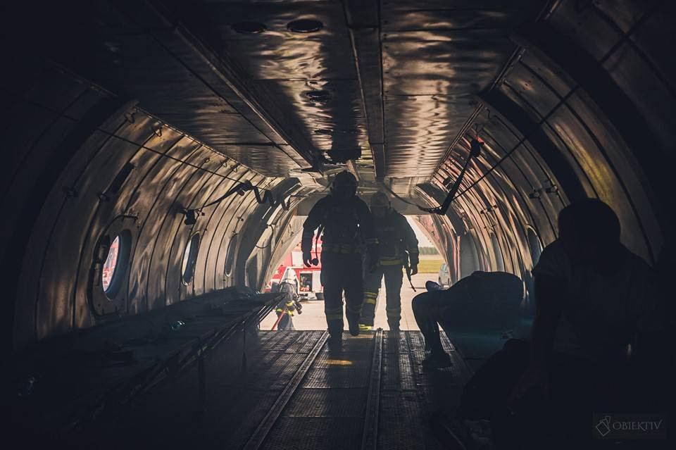 Samolot w ogniu. 15 rannych