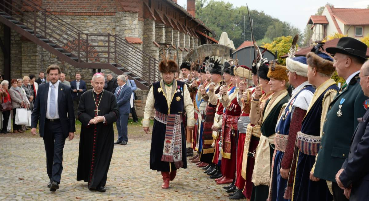 Nowy blask starej zbroi. Co zostało z rycerskiego etosu?