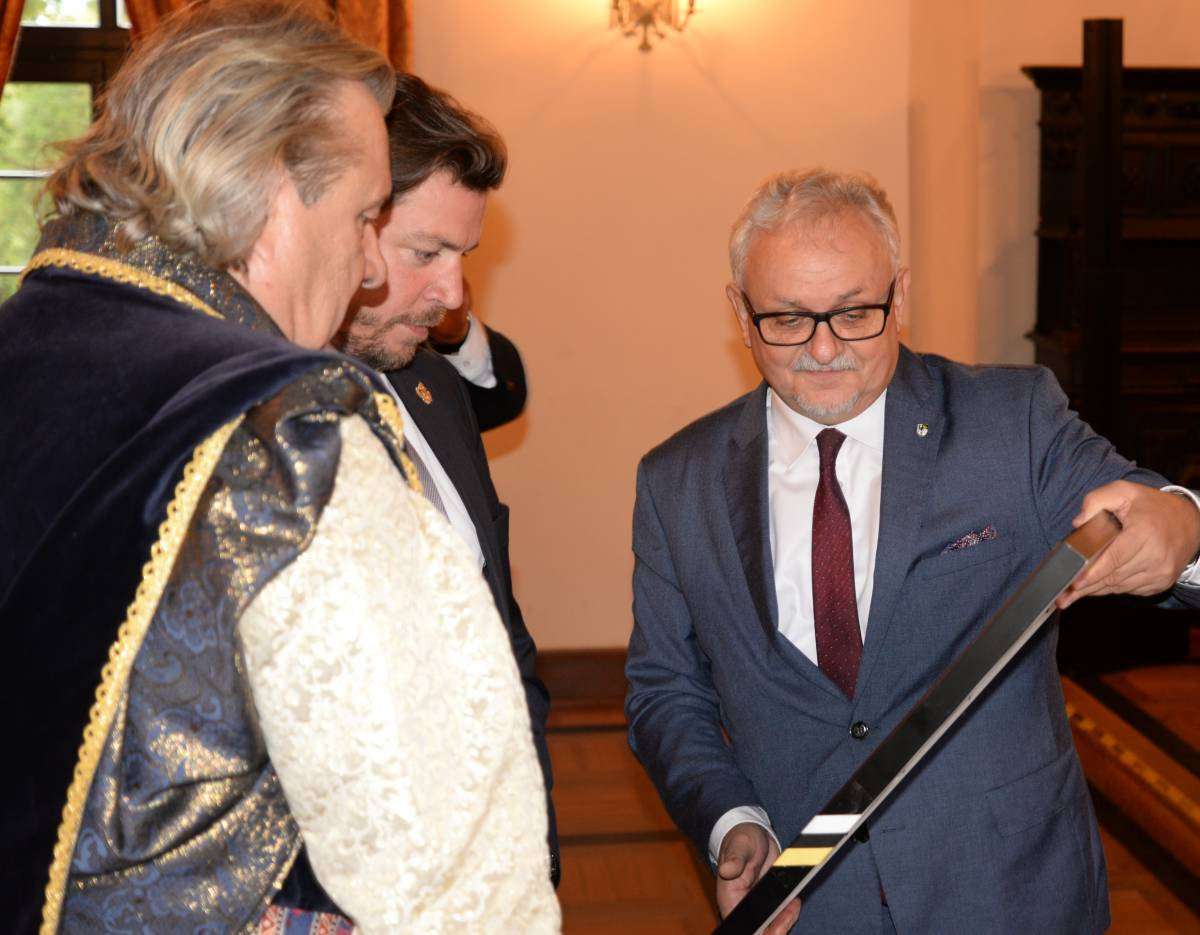 Nowy blask starej zbroi. Co zostało z rycerskiego etosu?