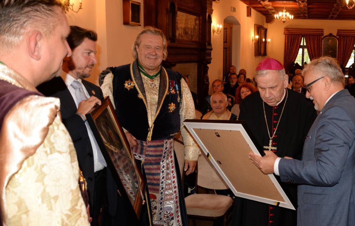 Nowy blask starej zbroi. Co zostało z rycerskiego etosu?