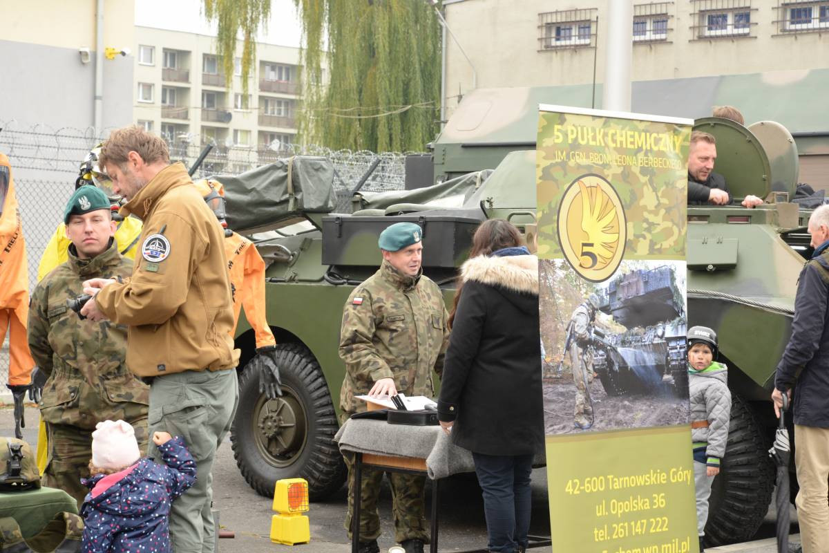 Piknik militarny w 5. Pułku Chemicznym
