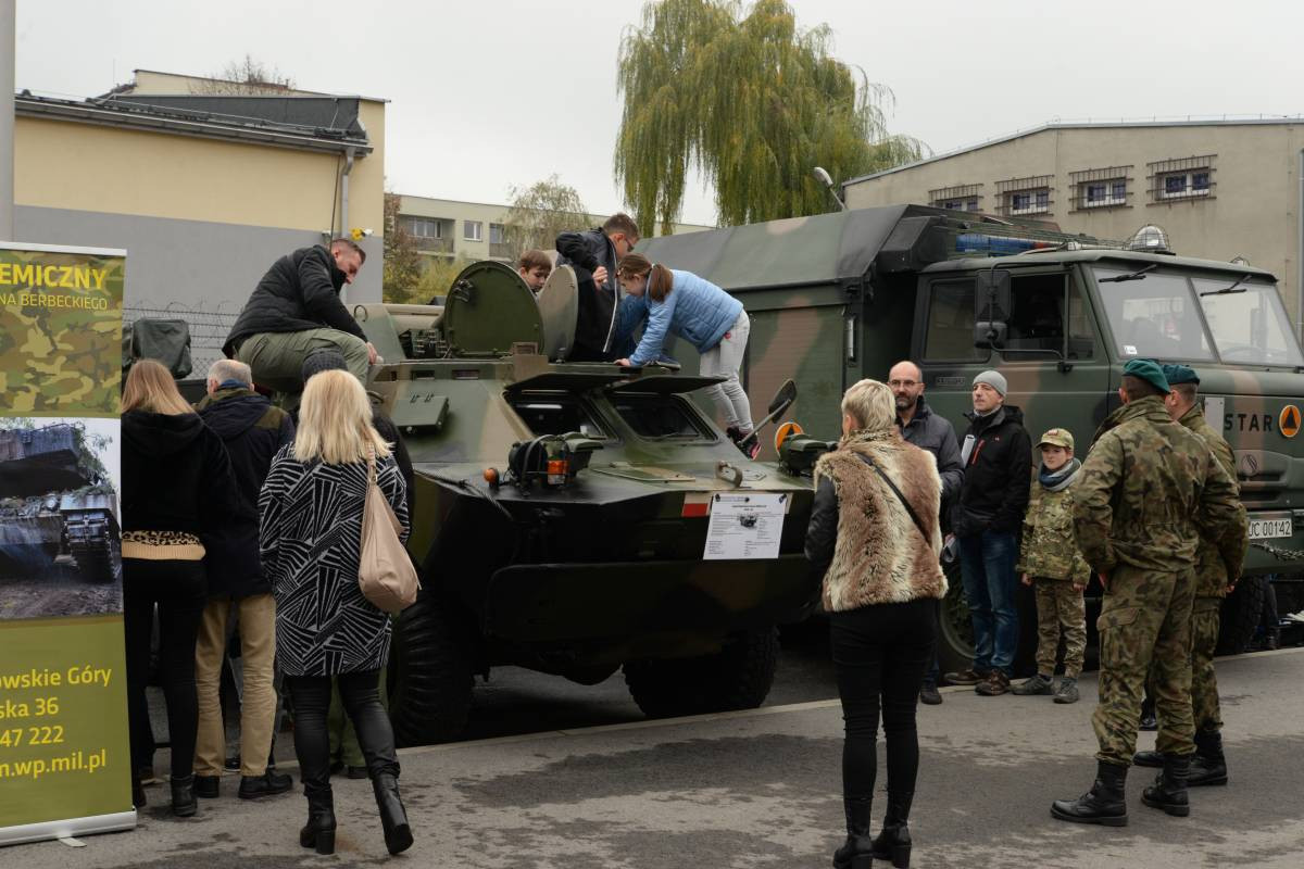 Piknik militarny w 5. Pułku Chemicznym