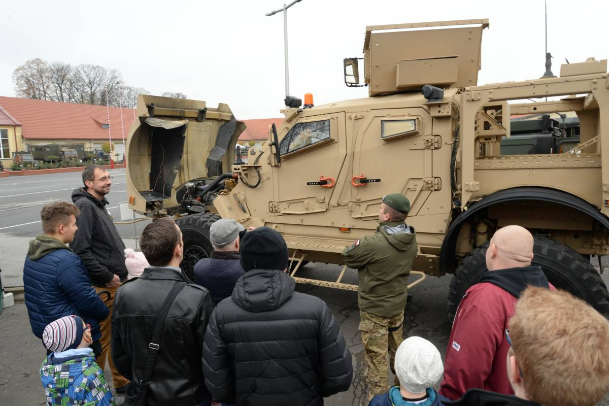 Piknik militarny w 5. Pułku Chemicznym