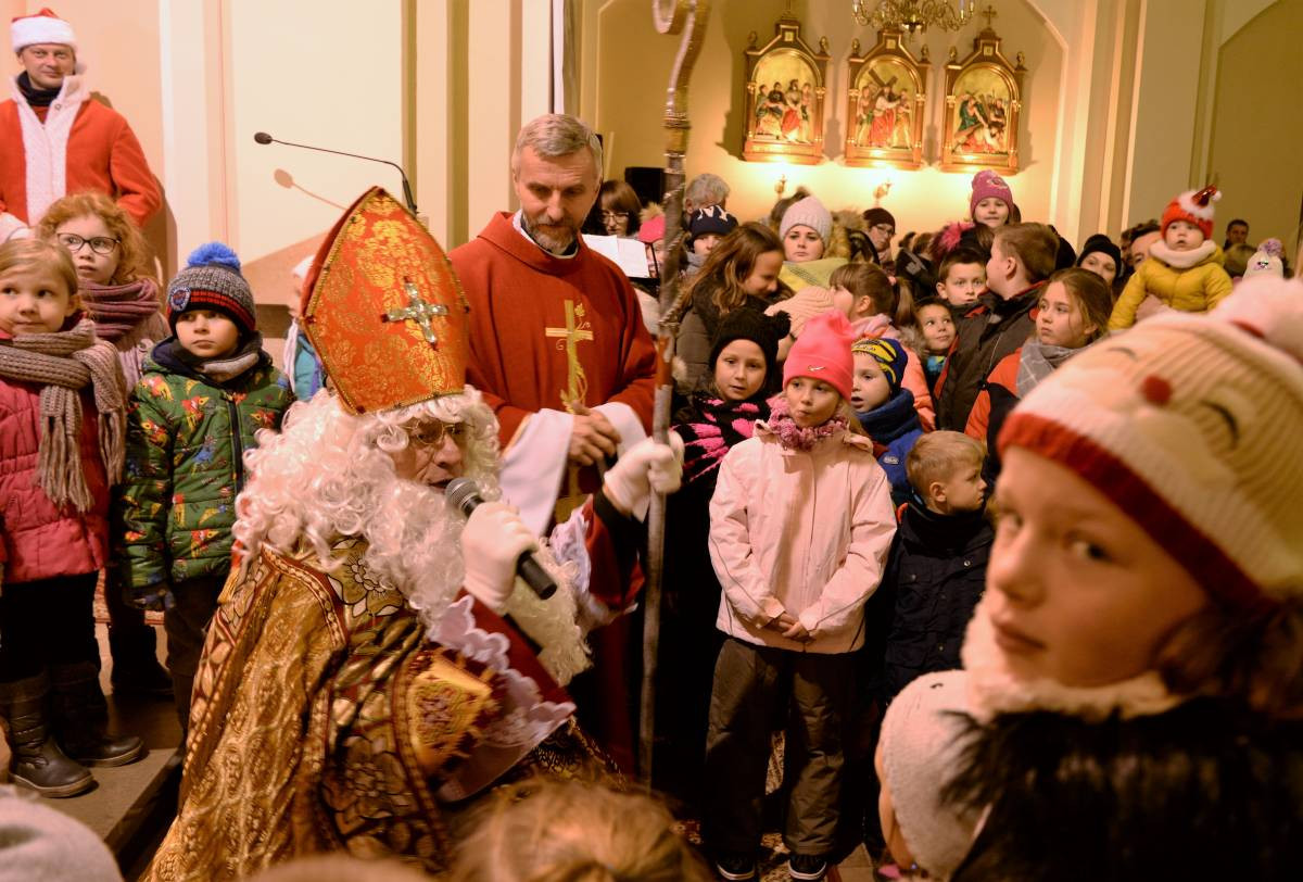 Nakło Śląskie. Św. Mikołaj przyjechał dużym fiatem