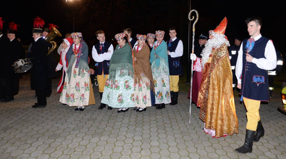 Nakło Śląskie. Św. Mikołaj przyjechał dużym fiatem